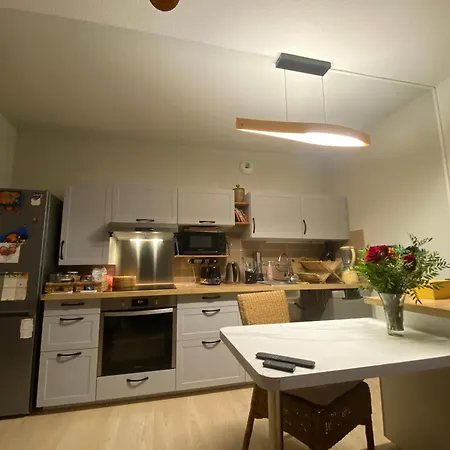 Bel Ecrin De Serenite Pour Un Couple, A Proximite Du Centre *